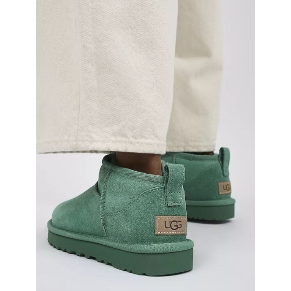 🆕️🎿Ugg Ultra Mini Boots, Emerald Green - Sz 8